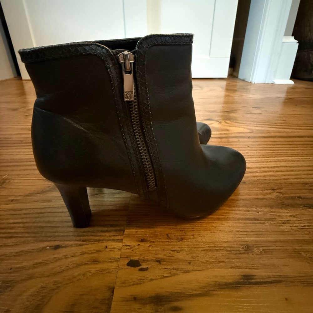 Ann Klein Size 7.5 Ankle Boots